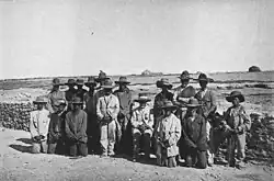 Un chef de tribu et son entourage en 1897.