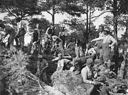 Installation d'une nouvelle position allemande en 1916.