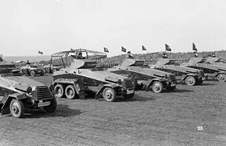 Une parade de SdKfz 231 6 roues.