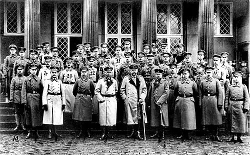 Officiers du Grand Quartier Général peu après l’armistice et le transfert du Commandement de l’Armée de Spa à Cassel