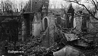 Église de Bapaume démolie par les obus, en 1916, Archives fédérales allemandes.