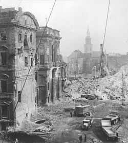 Démolition du château de Berlin en 1950.