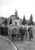Après l'inauguration du monument, 1951.