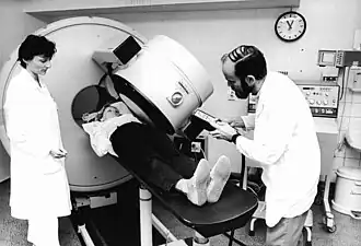 Tomographe à rayons X (1989).