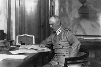 Photographie de Ludendorff dans son bureau en 1918