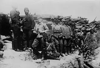 Détachement de mitrailleurs ottomans à la bataille des Dardanelles en 1915.