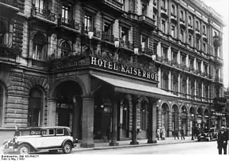 Entrée de l'hôtel en 1932.