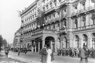 Entrée de l'hôtel en 1928.