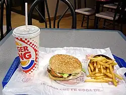 Menu Whopper : hamburger, frites et boisson.