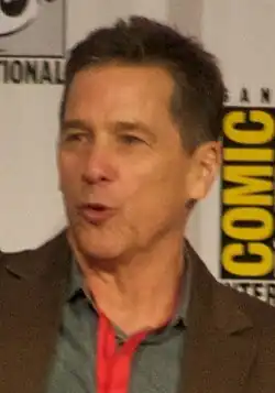 Tim Matheson interprète Dr Bertram « Brick » Breeland