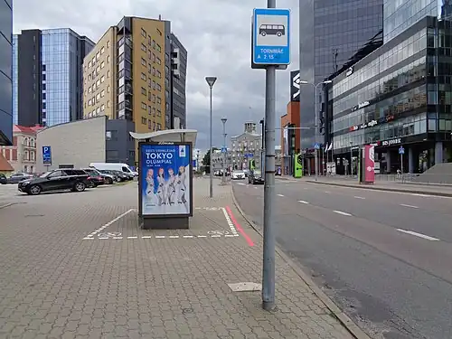 Arrêt de bus sur Ravala puiestee en 2021.