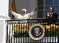 Sur le balcon de la Maison-Blanche lors de la visite du pape Benoît XVI, avec le président George W. Bush et sa femme Laura.