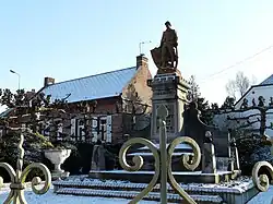 Photographie montrant le monument aux morts de la Première Guerre mondiale