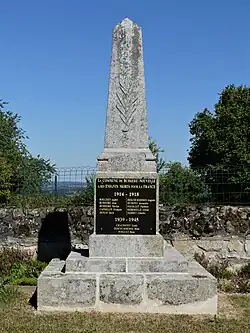 Le monument aux morts.