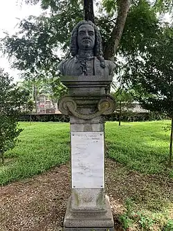 Monument à Mahé de la Bourbonnais à Pamplemousses.