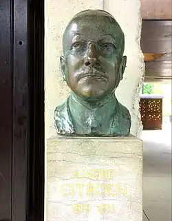 Buste d'André Citroën (bronze), dans le Parc André Citrën (Paris 15e)