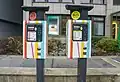 Distributeurs de tickets de bus constitués à partir d'horodateurs modifiés. Ces équipements ont été déposés en 2020.