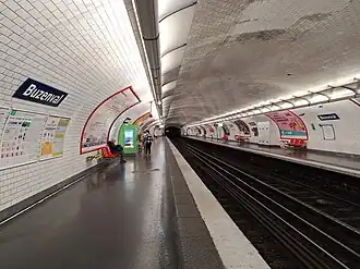 Les quais vus vers Mairie de Montreuil.