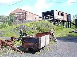 Wagonnet partiellement en bois (Royaume-Uni, anciennes mines de charbon de Summerlee).