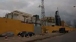 Usine dans une zone industrielle.