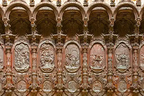 Les stalles du chœur.