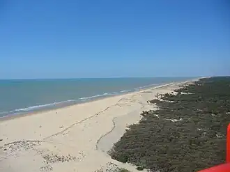 La côte sauvage vue depuis le couronnement entourant la lanterne.