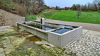 Les bassins de la fontaine du bas.