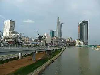 Le canal vu du Pont Calmette.
