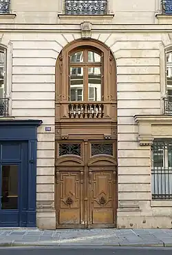 No 10 : porte monumentale.