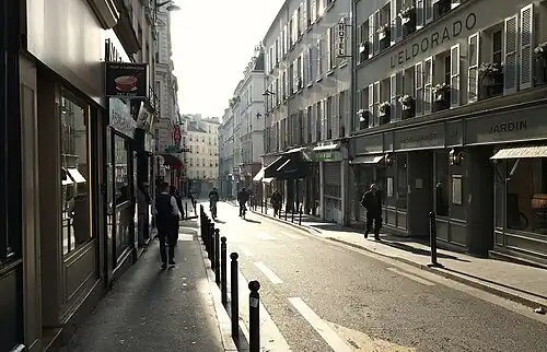 La rue des Dames à proximité de l'avenue de Clichy.