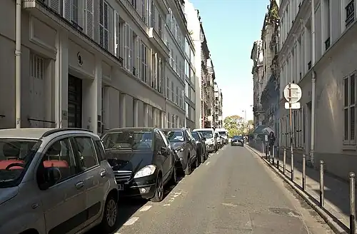 La rue Ganneron vue depuis l'avenue de Clichy.