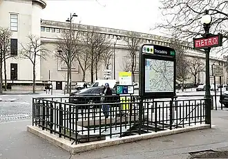 L'accès no&nbsp;5 « Cimetière de Passy ».