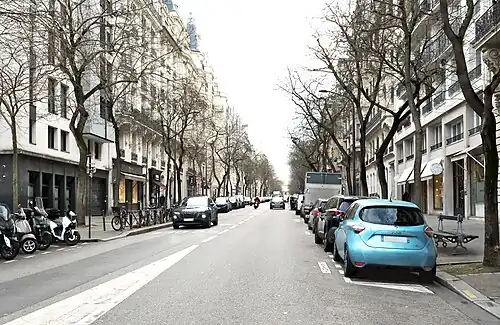 L'avenue vue vers la place du Trocadéro.