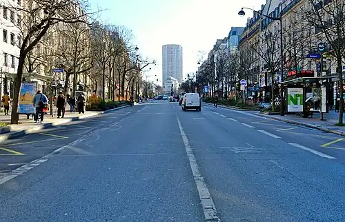 Avenue des Gobelins (vers la place d'Italie).