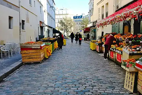 Rue de l'Arbalète vue de la rue Mouffetard en direction de la rue des Patriarches (2025).