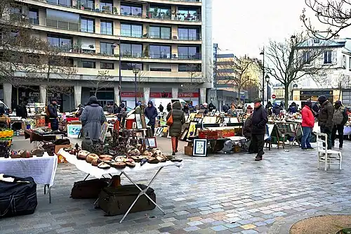 Brocante sur la place d'Aligre.