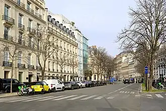 L'avenue après l'avenue Gabriel.