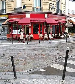 Le café "Le Penty" à l'angle des rues de Cotte et Emilio-Castelar.
