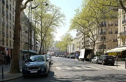 Vers le boulevard de Grenelle.