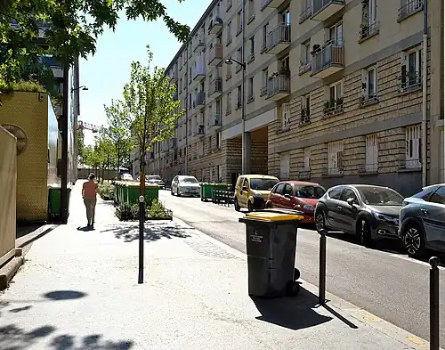 Vers la rue de Charenton.