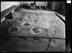 Villa gallo-romaine de Boscéaz : vues de la mosaïque dite des Divinités de la semaine, photographies d'Albert Naef, 1896.