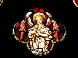 Détail d'un vitrail : Ange musicien.