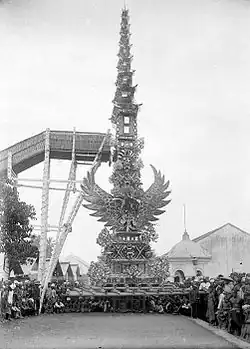 tour de crémation (Wadah) de Goesti Djilantik, en 1926