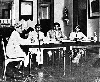 Le comte Wiranatakoesoema, délégué du Volksraad et regent de Bandung, lors du congrès de la Prijaji-Bond (« ligue des priyayi ») tenu en 1929 à Surakarta (Java central)