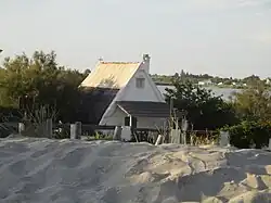 Cabane du front de mer construite en 1951.