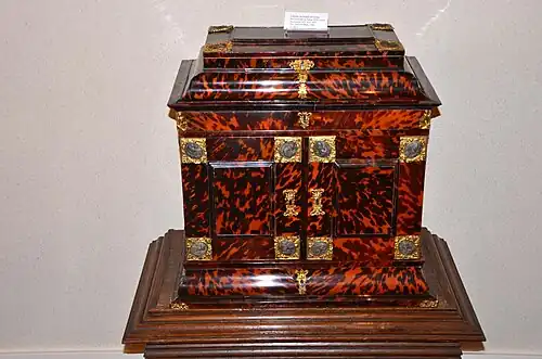 Cabinet du XVIIe siècle.