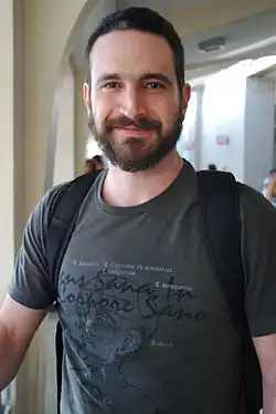 Description de l'image Caco Ciocle @ Aeroporto de Congonhas.jpg.