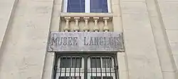 Photographie de la plaque du musée Langlois.