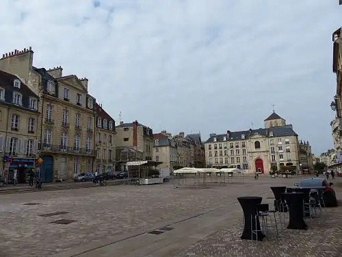 Place Saint-Sauveur, après réaménagement.
