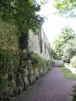 Ancien front de carrière